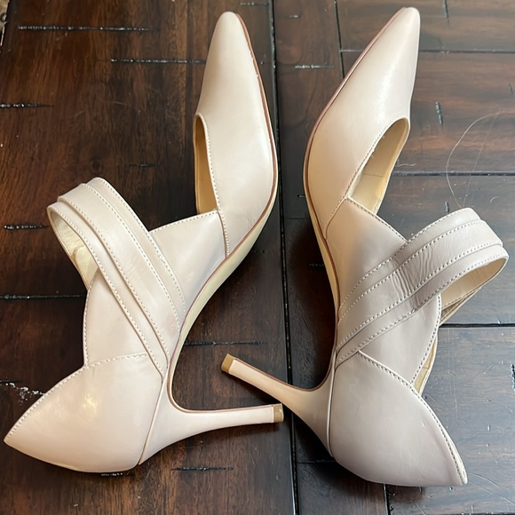 Nine West NWOT nude pumps - Picture 3 of 6